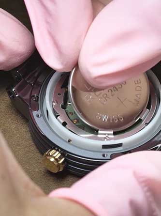 Replacing a watch battery